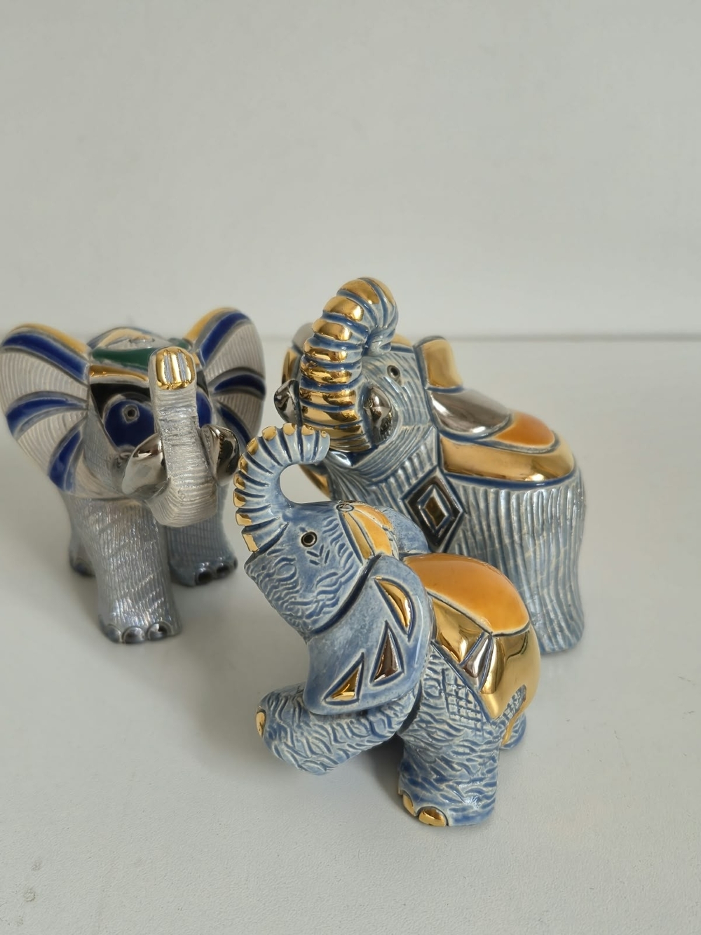 Vintage Rinconada De Rosa Handcrafted Ceramic Elephant Family (Set of 3)